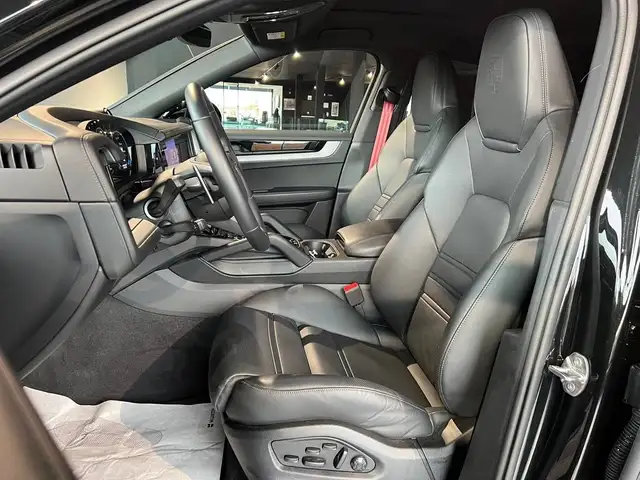 Porsche Cayenne view 12