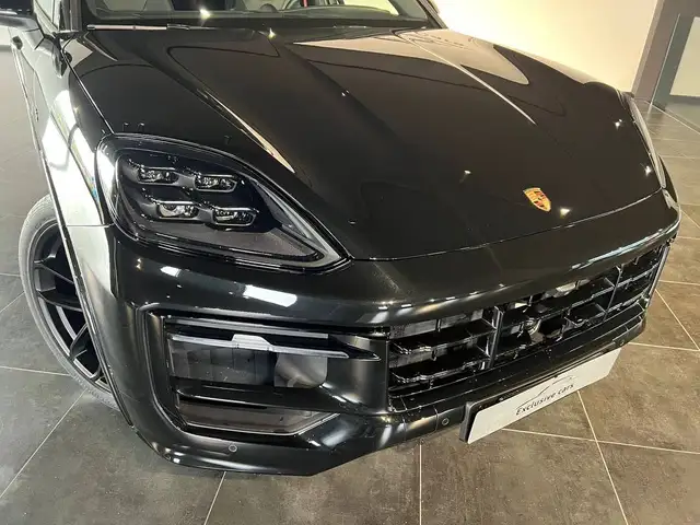 Porsche Cayenne view 2
