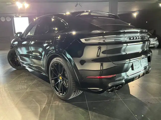 Porsche Cayenne view 9