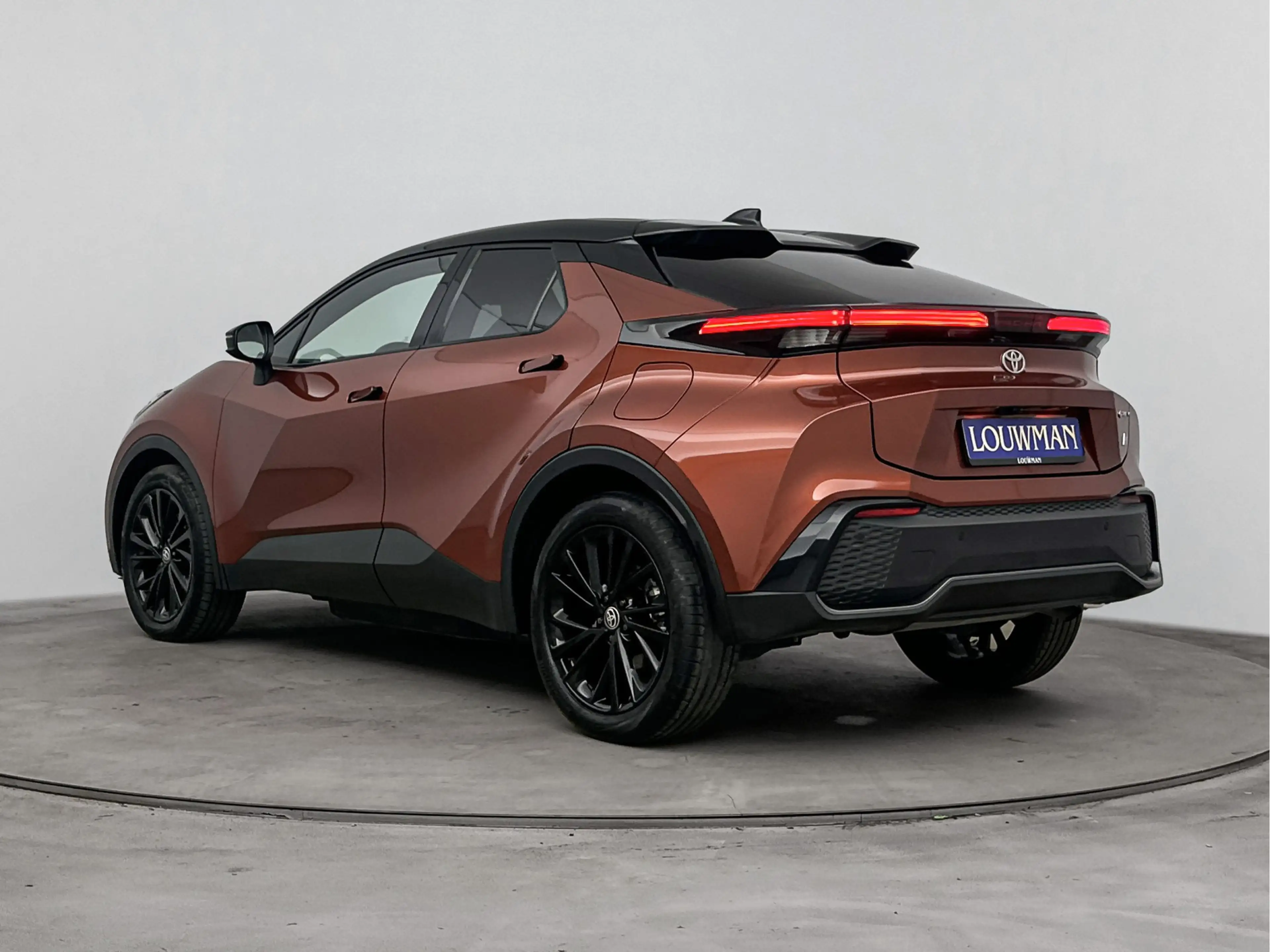 Toyota C-HR 2.0 Plug-in Hybrid 220 GR SPORT PLUS — photo 13