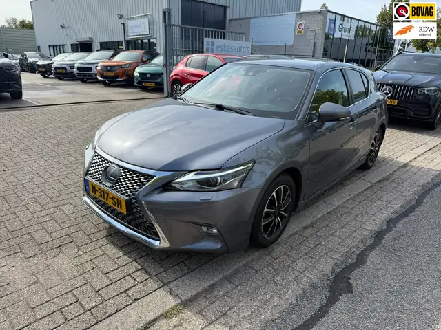 Lexus CT 200h Business Launch Edition, Navi, Dealer auto, Alcant