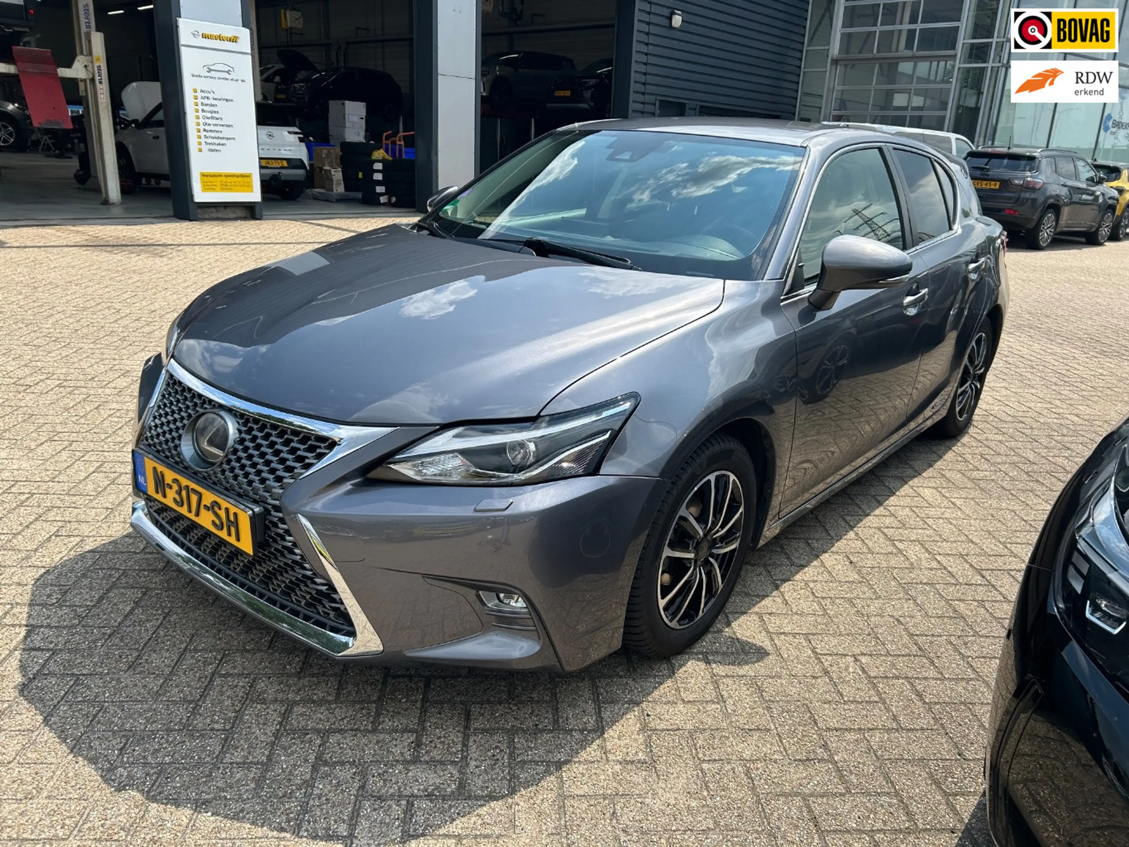 Lexus CT 200h Business Launch Edition, Navi, Dealer auto, Alcant
