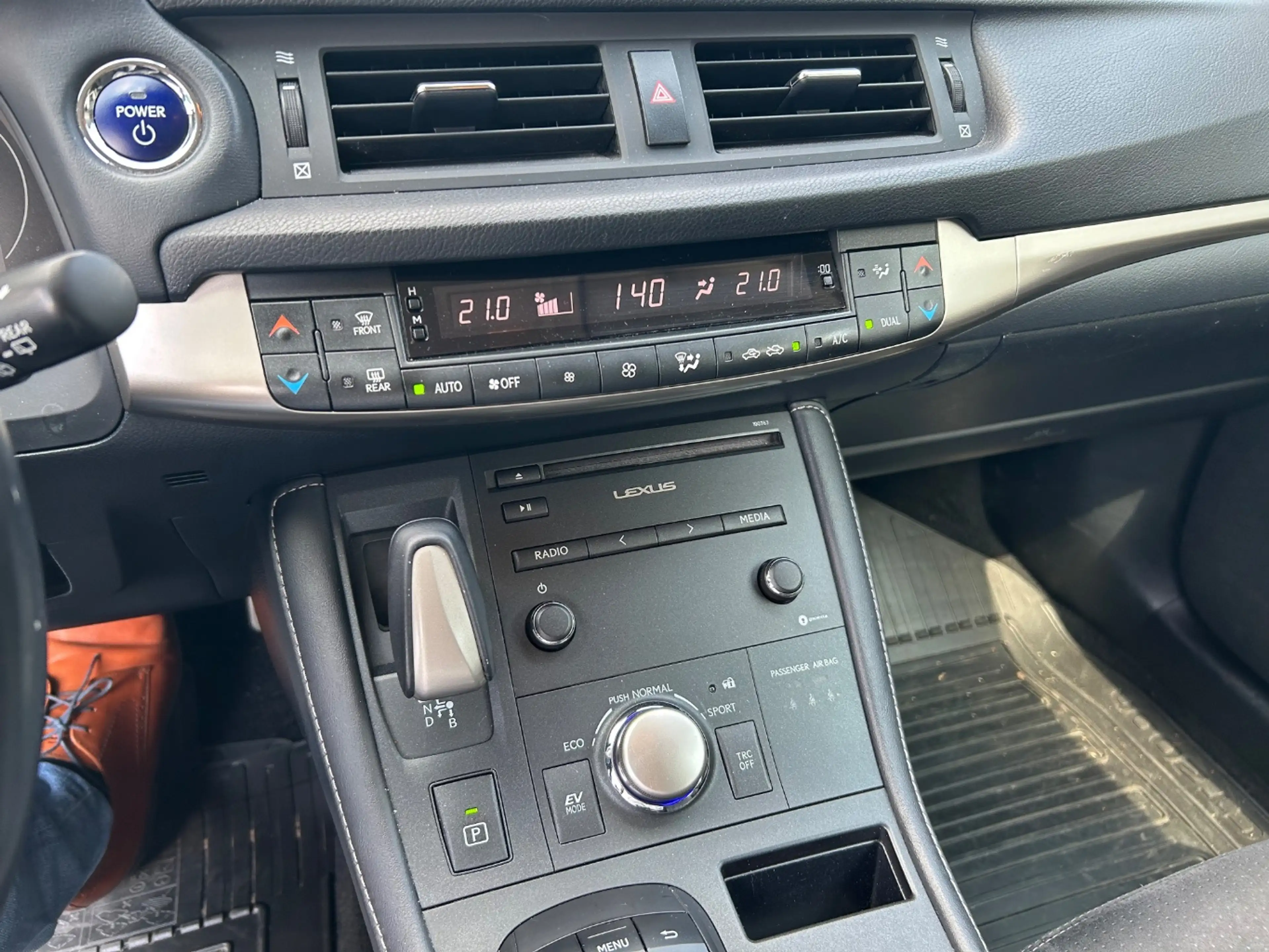 Lexus CT 200h Business Launch Edition, Navi, Dealer auto, Alcant — photo 5