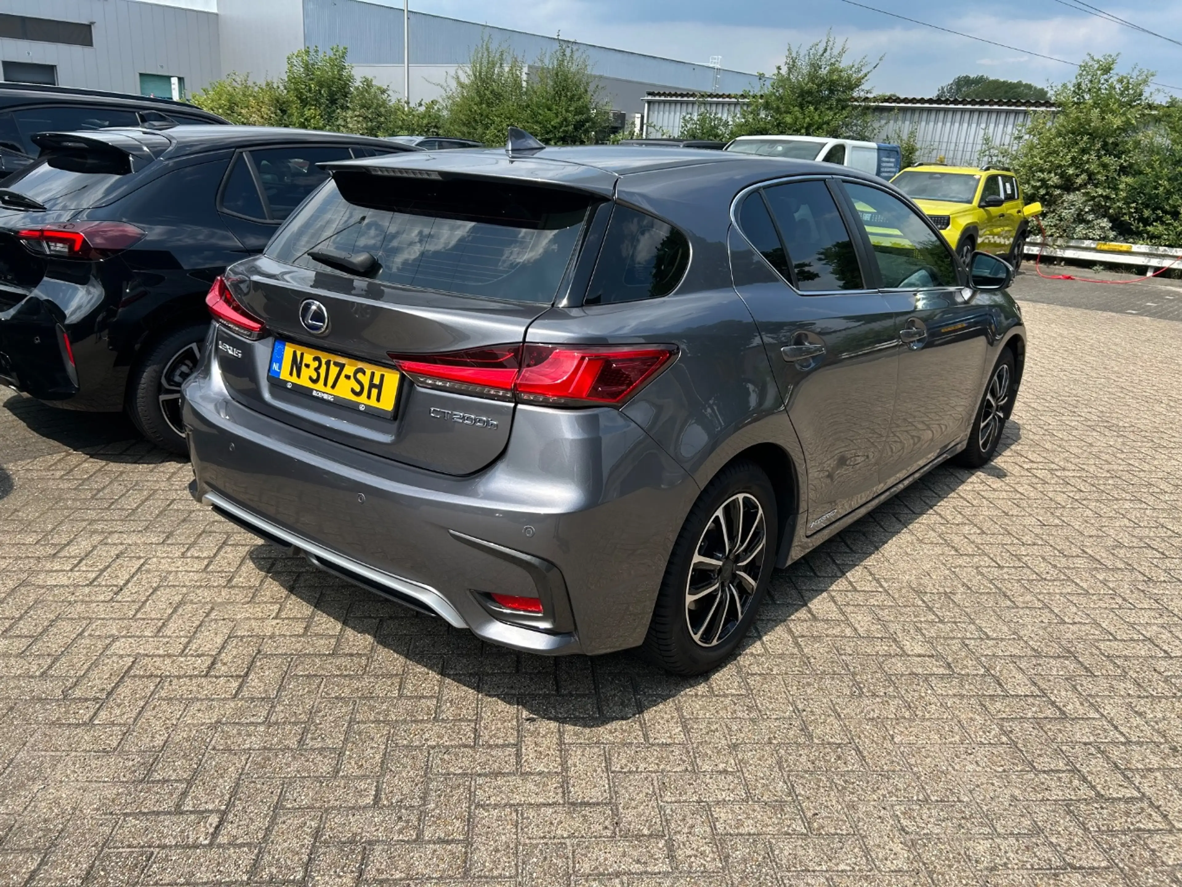 Lexus CT 200h Business Launch Edition, Navi, Dealer auto, Alcant — photo 2