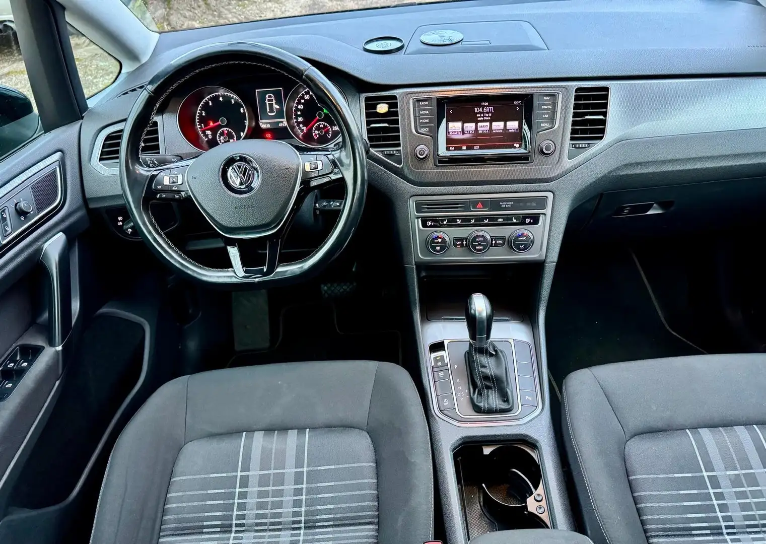 Volkswagen Golf Sportsvan Lounge BMT/Start-Stopp Navi Kamera Klima 17 Zoll Negro - 2