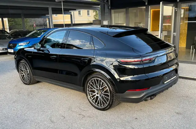 Porsche Cayenne view 11