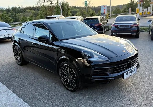 Porsche Cayenne view 3