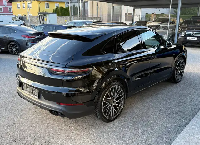 Porsche Cayenne view 13
