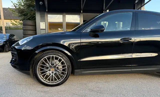 Porsche Cayenne view 8