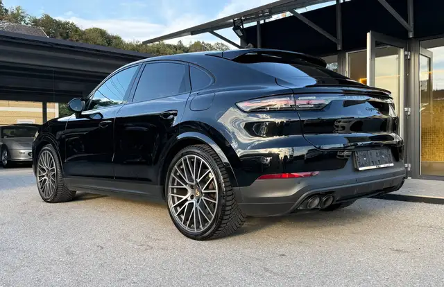 Porsche Cayenne view 12