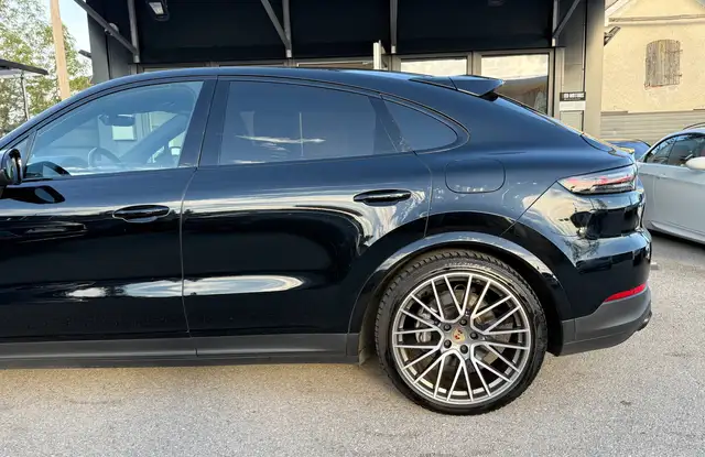 Porsche Cayenne view 9