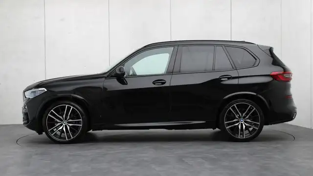BMW X5 view 2