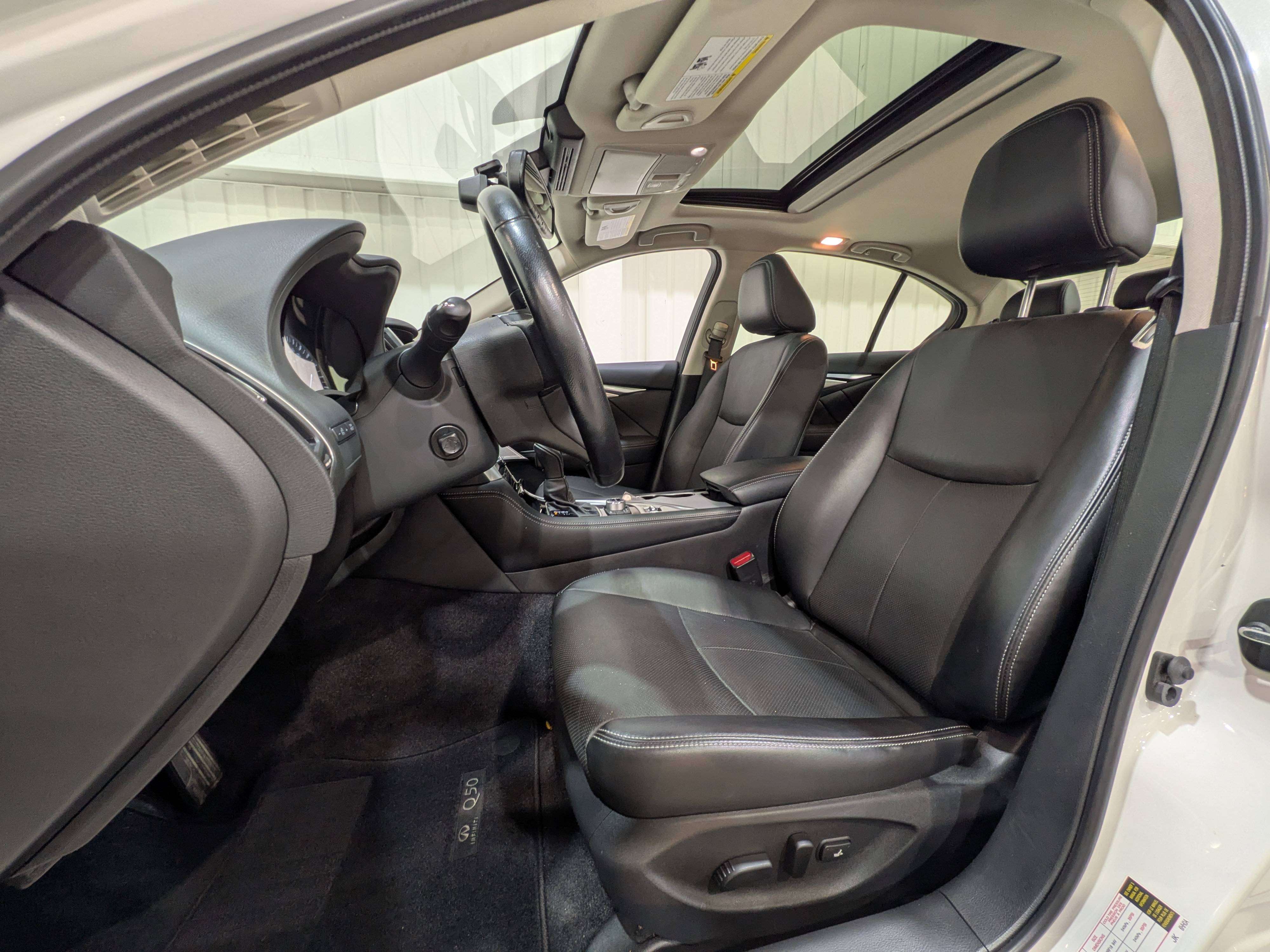 2024 Infiniti Q50 Luxe, AWD, Caméra 360, Carplay, Volant chauffant — photo 1