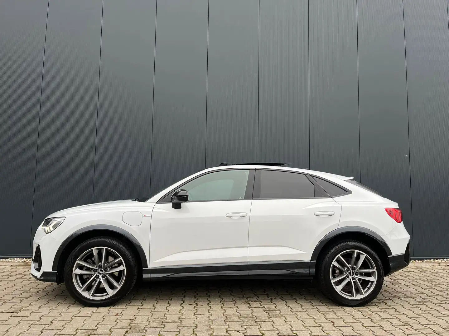 Audi Q3 Sportback 45 TFSI e S Edition / pano / camera Blanc - 2