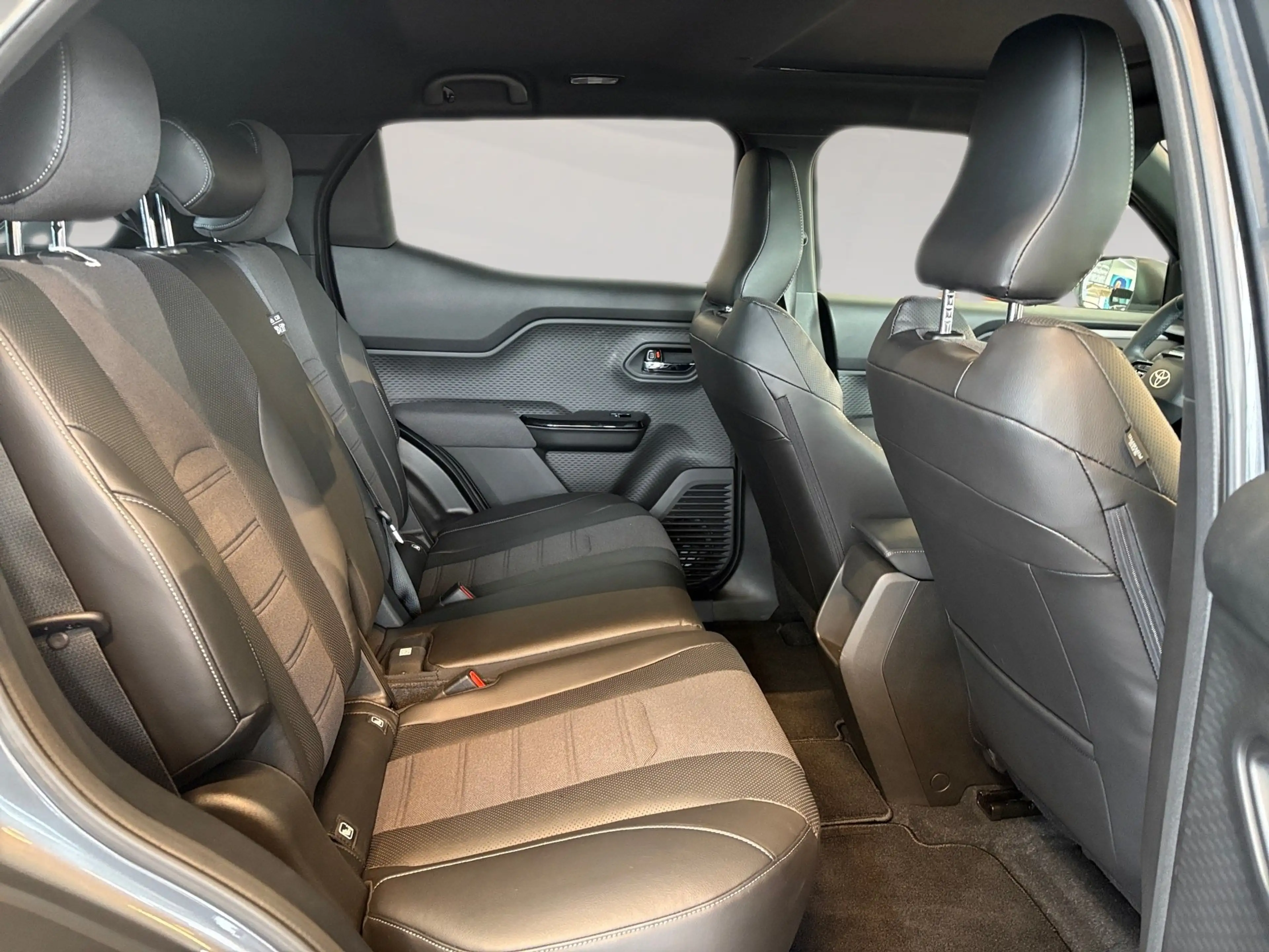 Toyota Urban Cruiser BEV 4x2 Lounge 128 kW ACC+LED+Navi — photo 13