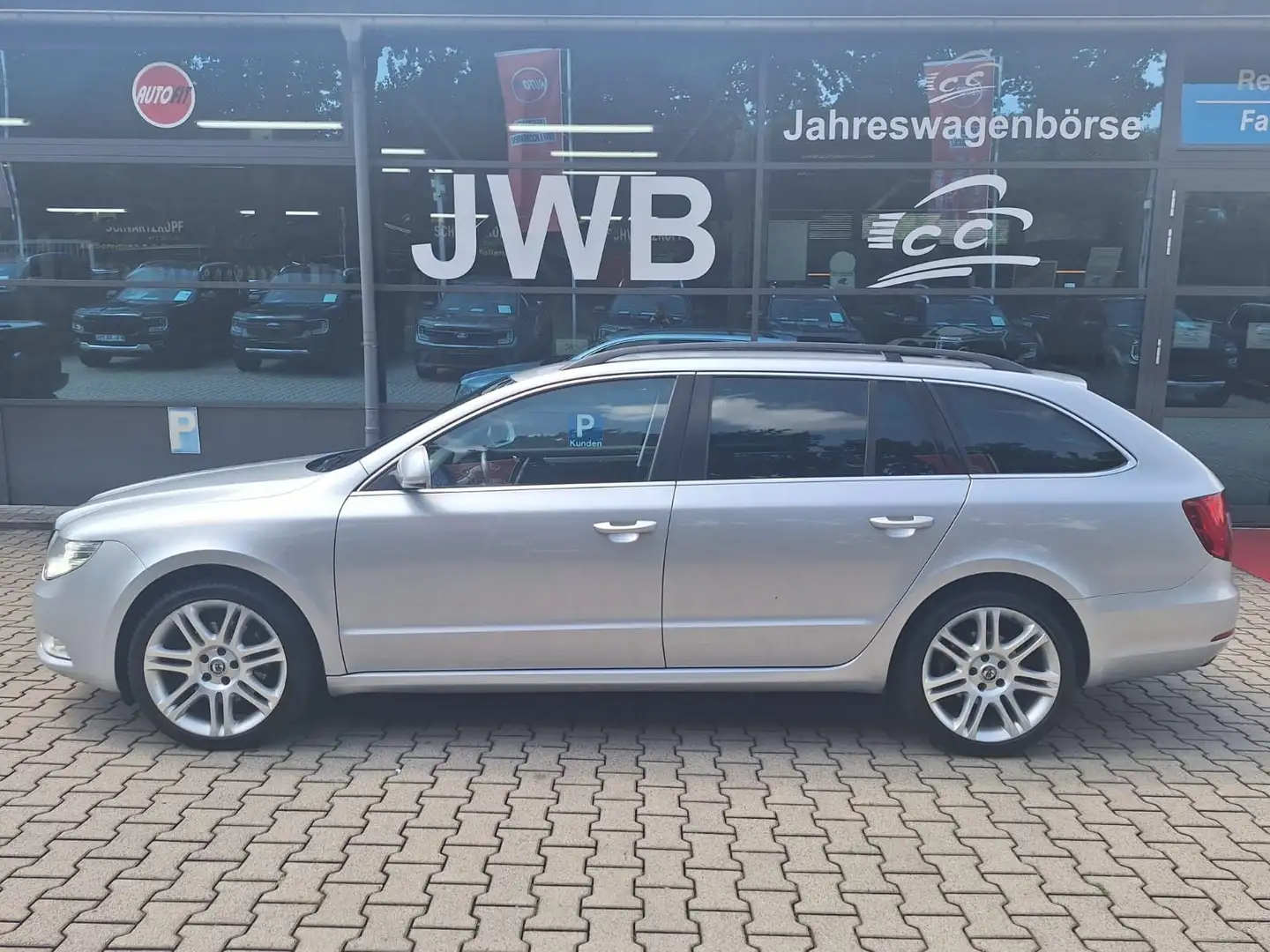 Skoda Superb 2.0TDI DSG 125KW Combi Ambition Navi GJR Silber - 1