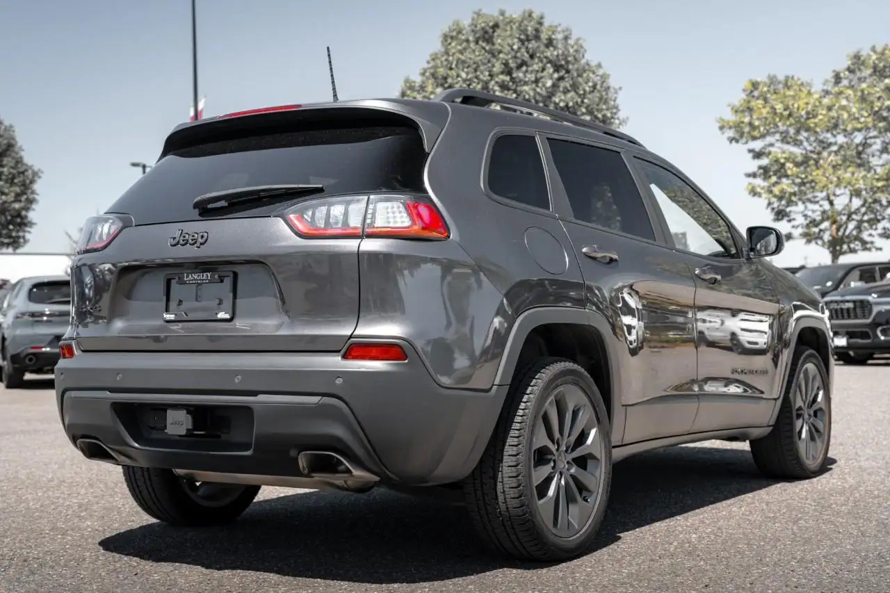 Jeep Cherokee photo Jeep Cherokee