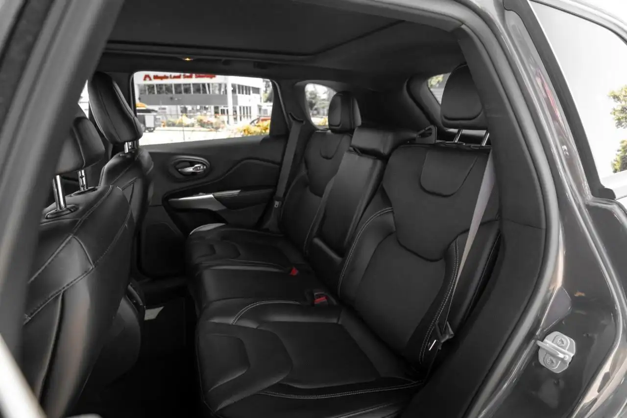 Jeep Cherokee photo Jeep Cherokee