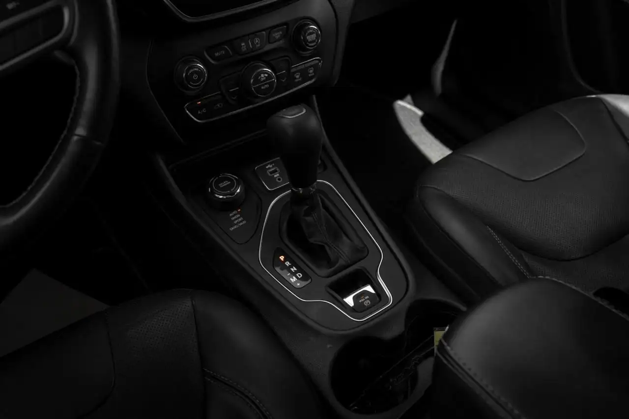 Jeep Cherokee photo Jeep Cherokee