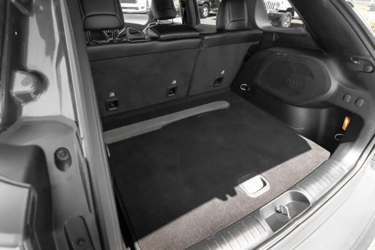 Jeep Cherokee photo Jeep Cherokee