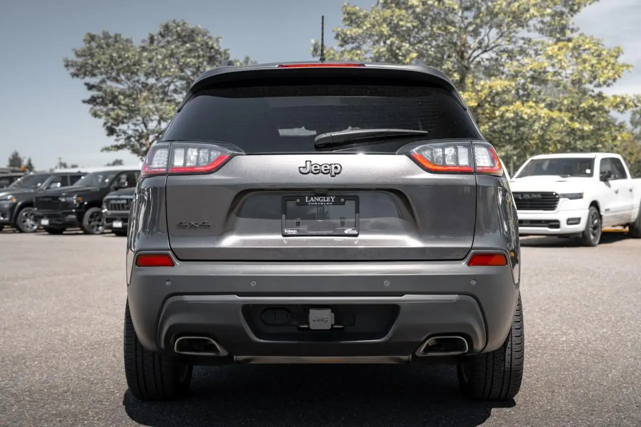 Jeep Cherokee photo Jeep Cherokee