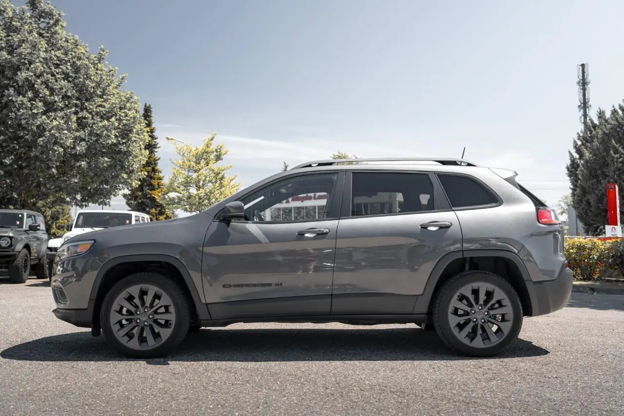 Jeep Cherokee photo Jeep Cherokee