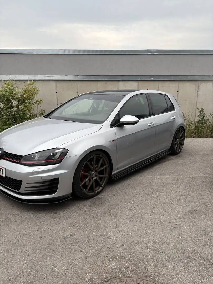 Volkswagen Golf GTI 2,0 TSI DSG - 2