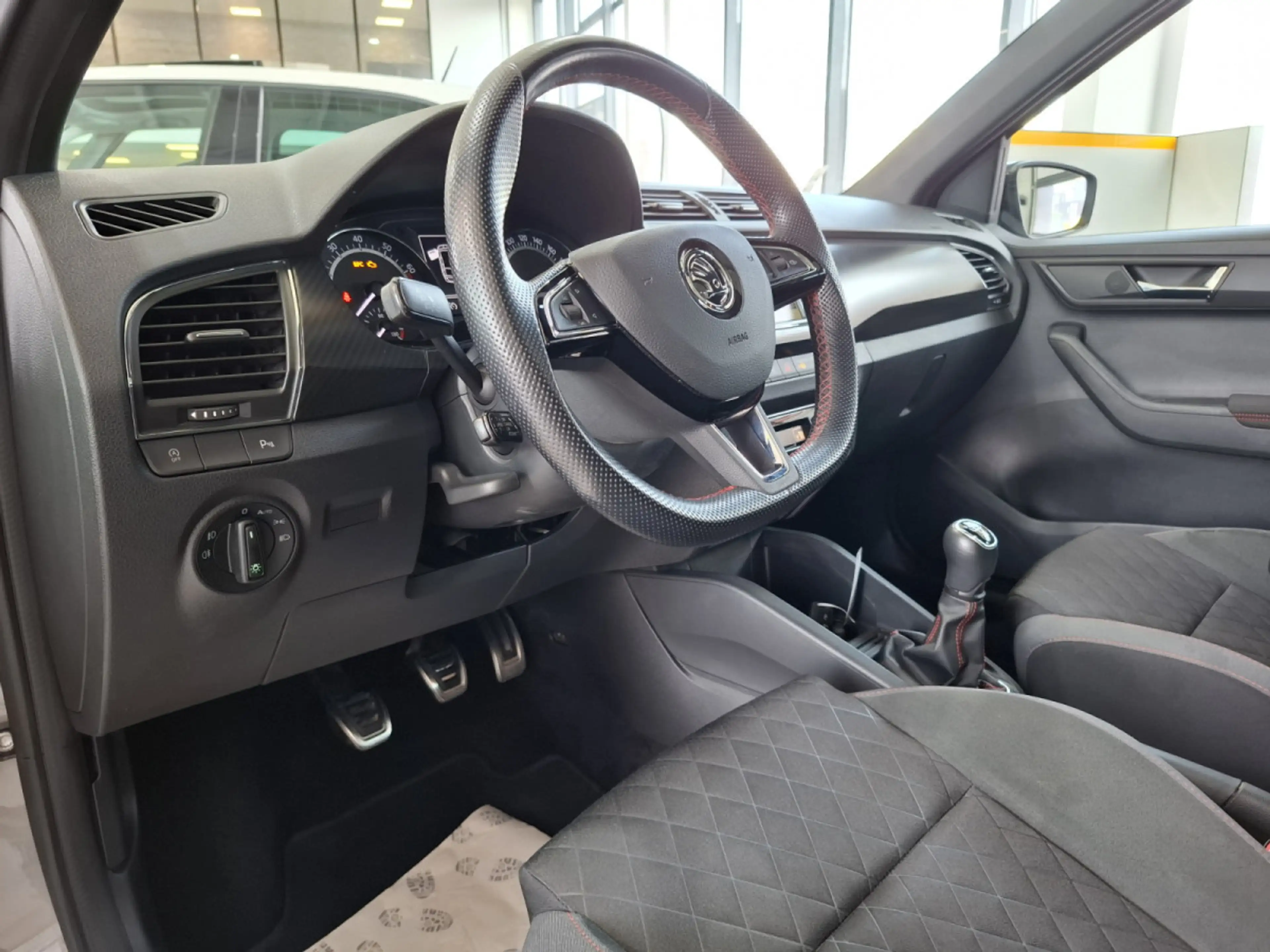 Skoda Fabia 1.0 TSI MONTE CARLO, LED, CAMERA, PANORAMIQUE, AL — photo 6