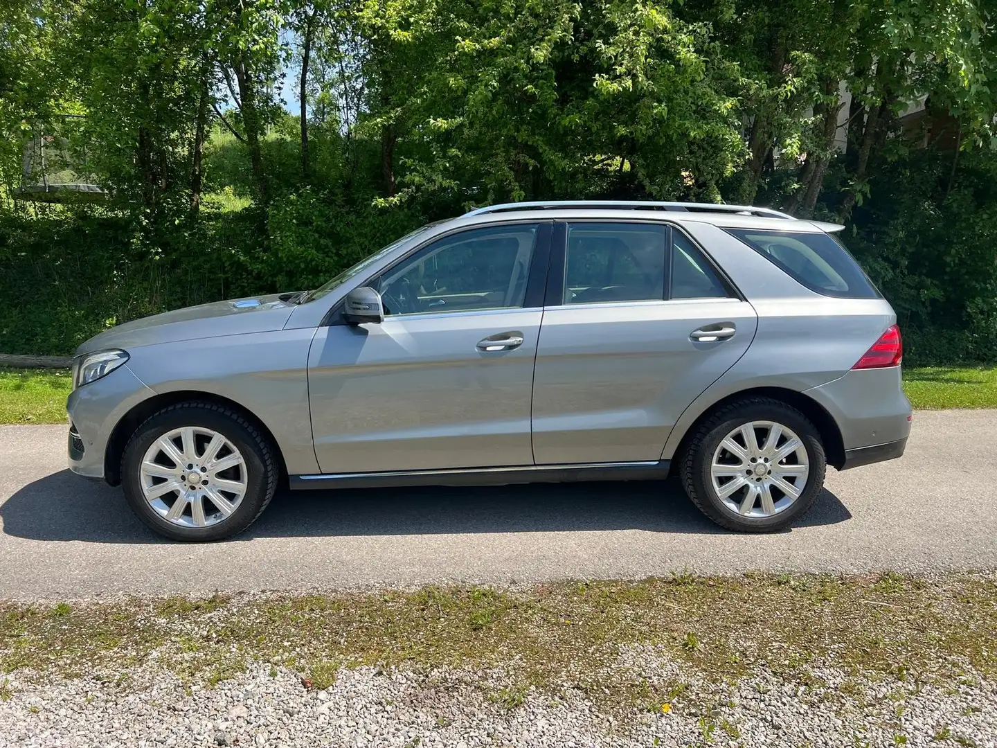 Mercedes-Benz GLE 350 GLE 350 d 4Matic *Airmatic*LED*Pano-Dach* Grau - 2