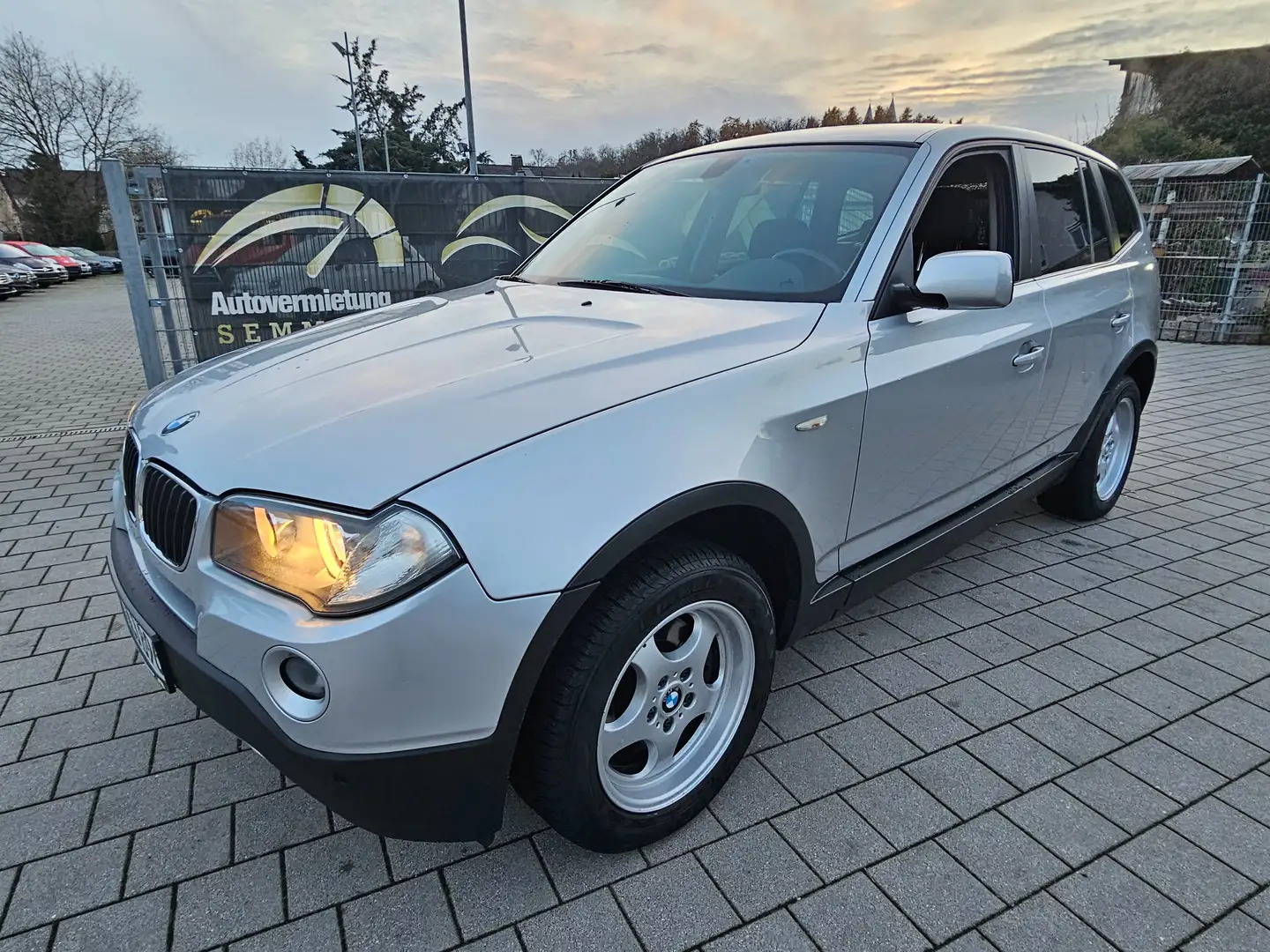 BMW X3 2.0i / TÜV 06/27 / Silber - 1