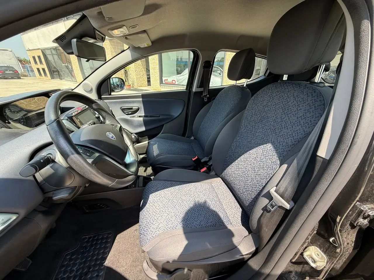 Lancia Ypsilon 2023 — фото 8