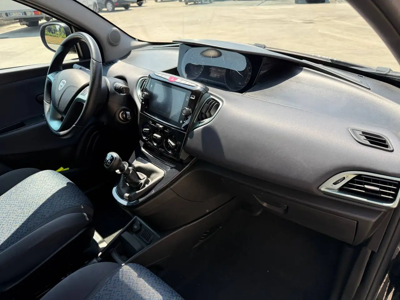 Lancia Ypsilon 2023 — фото 11