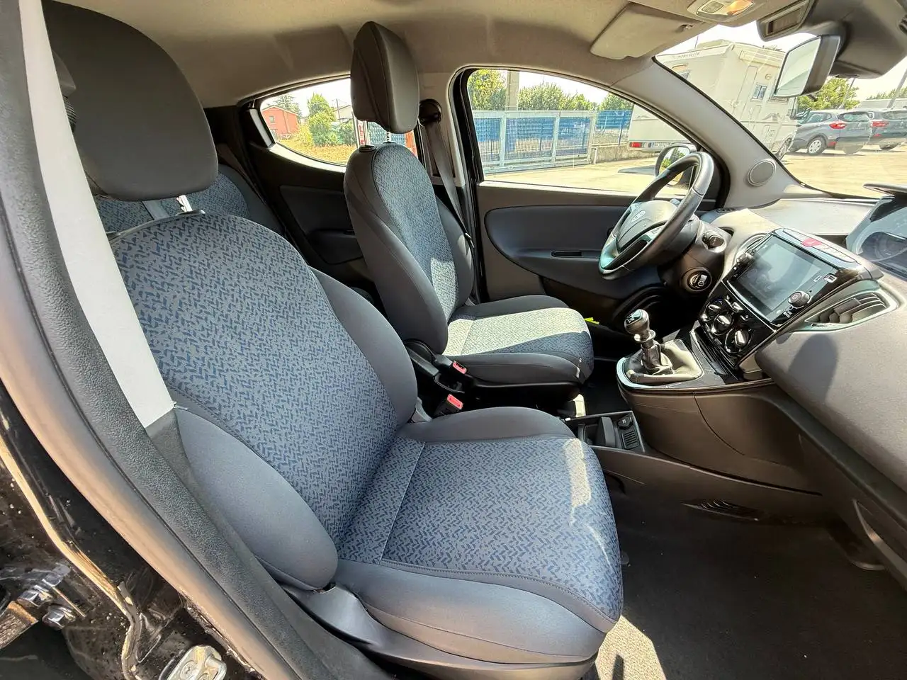 Lancia Ypsilon 2023 — фото 13