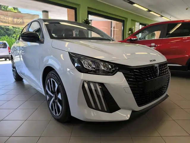 Peugeot 208 view 5
