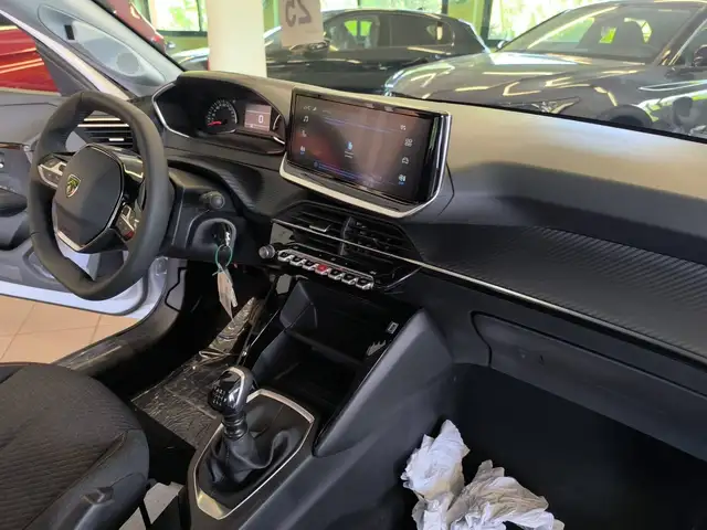 Peugeot 208 view 12