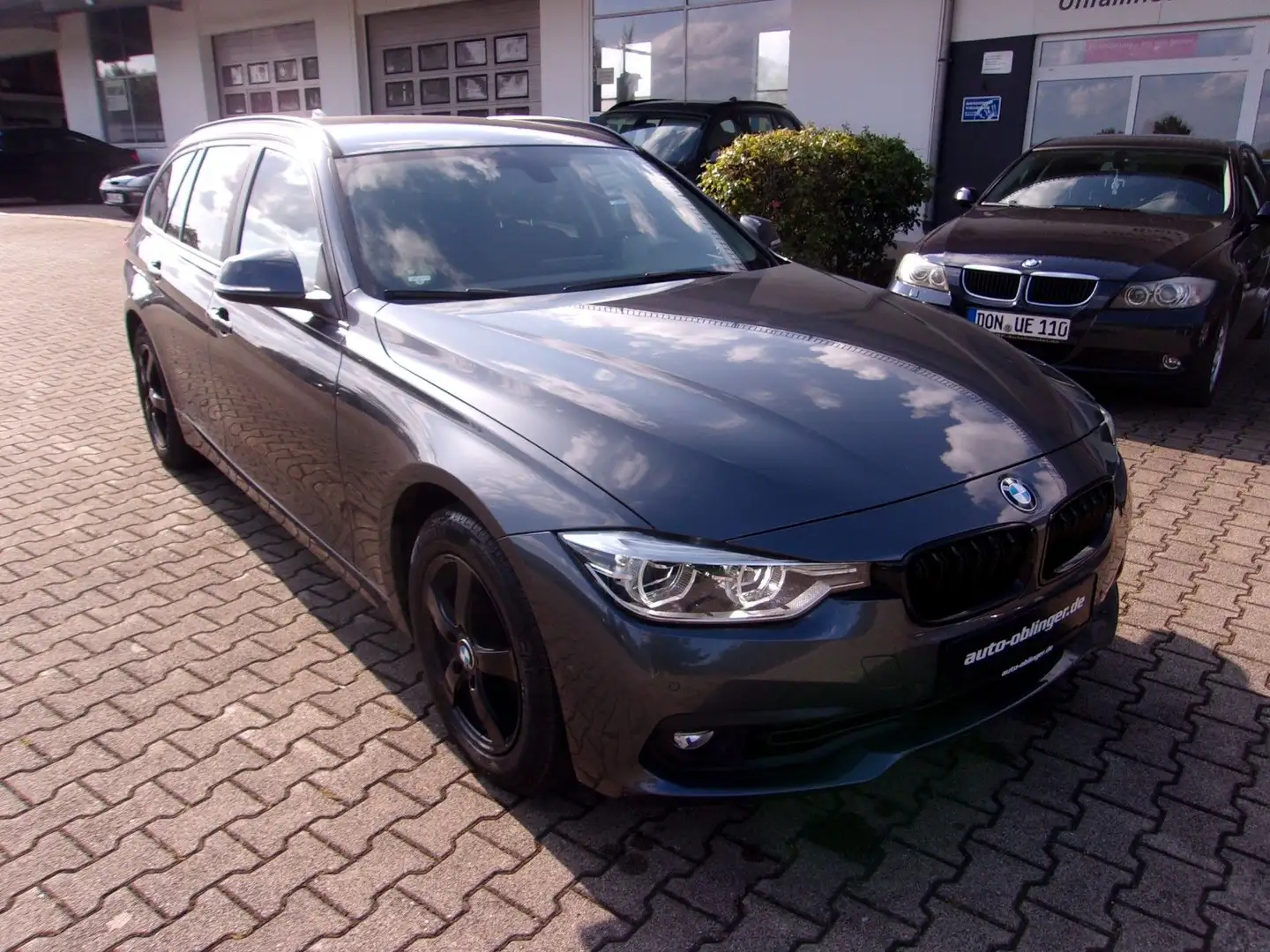 BMW 318 i  Touring Grau - 2
