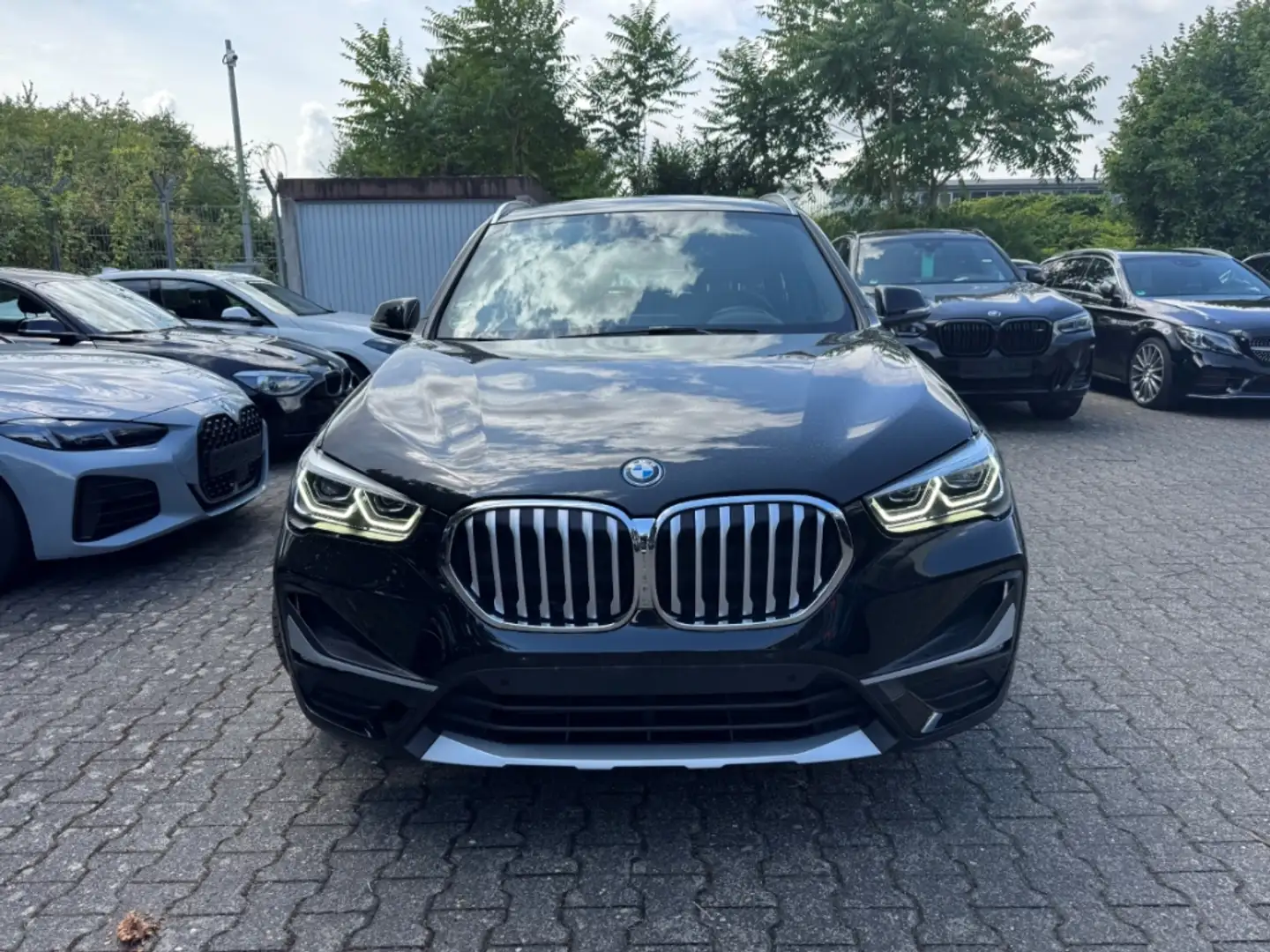 BMW X1 xDrive 25e HUD Navi Leder LED El. Heckklappe Mehrz Schwarz - 2