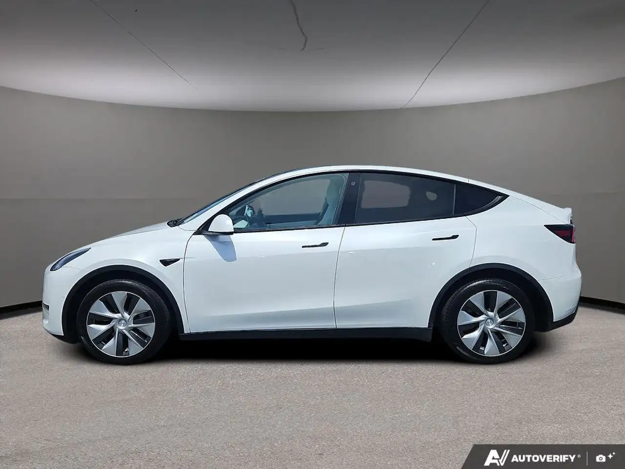 Tesla Model Y снимка Tesla Model Y