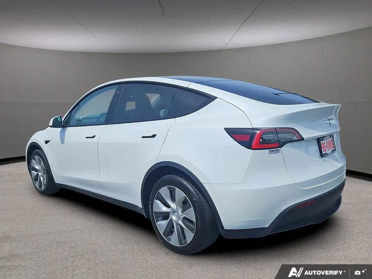 Tesla Model Y снимка Tesla Model Y