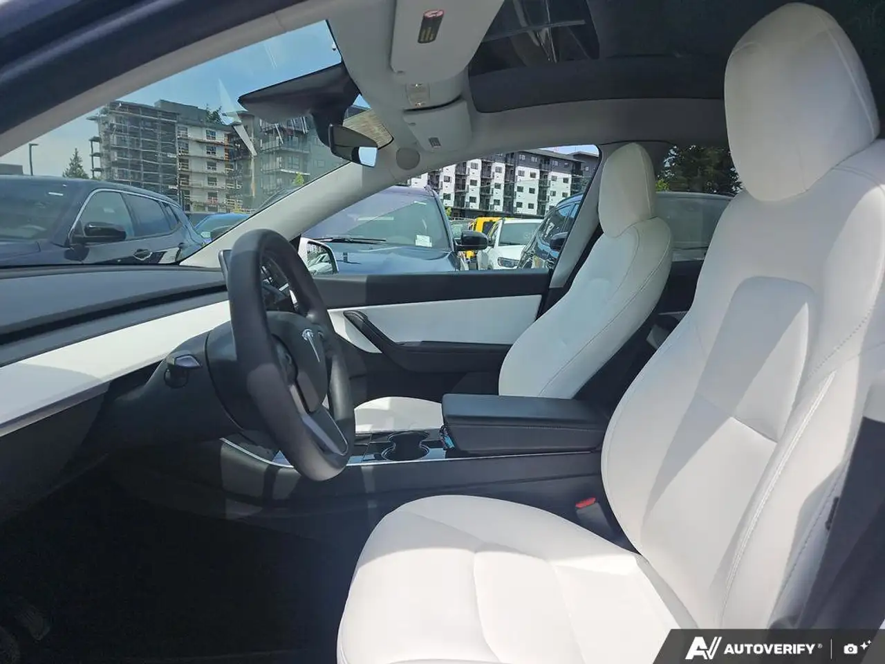 Tesla Model Y снимка Tesla Model Y