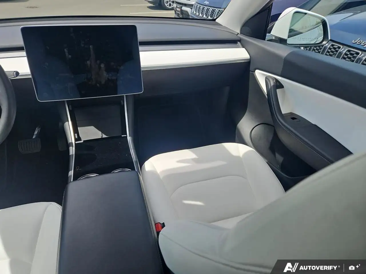 Tesla Model Y снимка Tesla Model Y