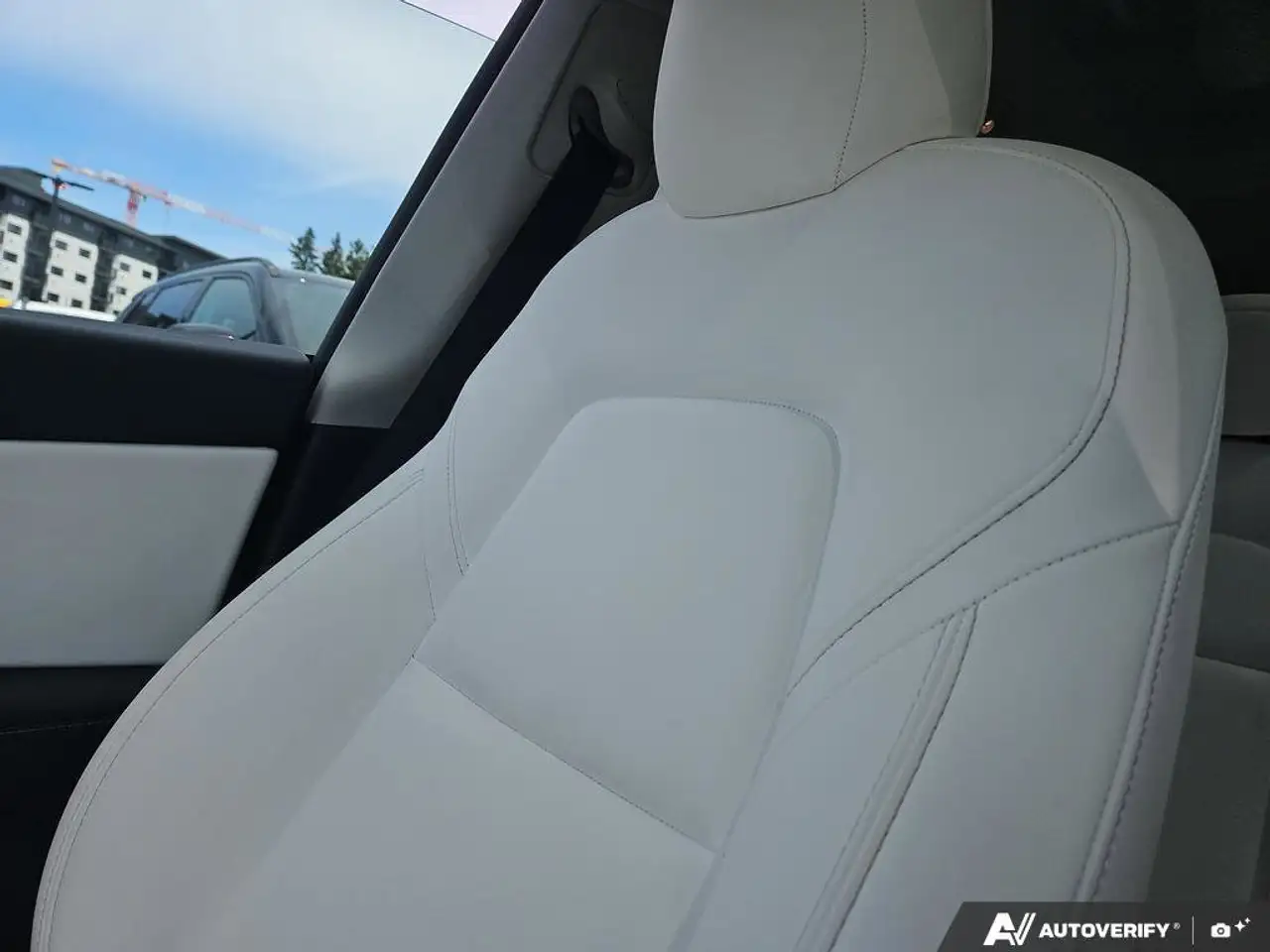Tesla Model Y снимка Tesla Model Y