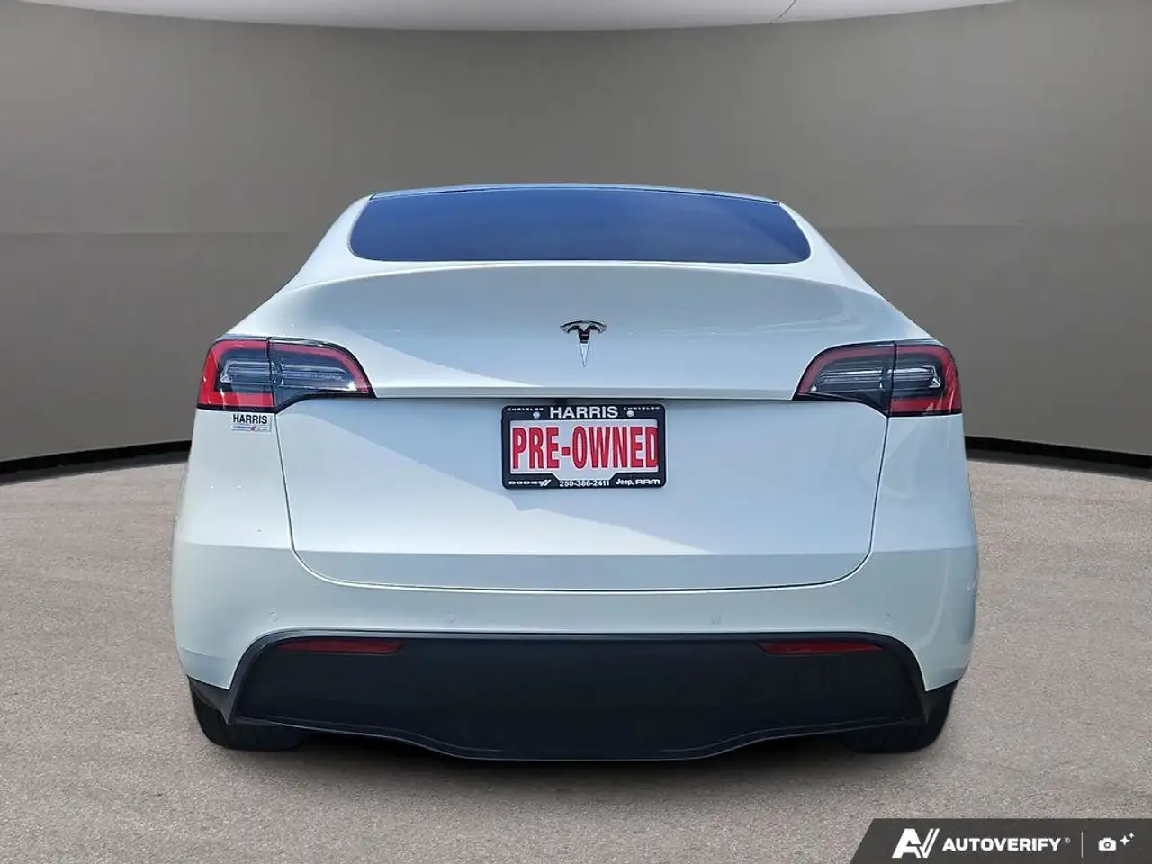 Tesla Model Y снимка Tesla Model Y
