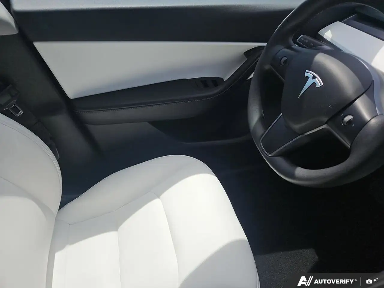 Tesla Model Y снимка Tesla Model Y