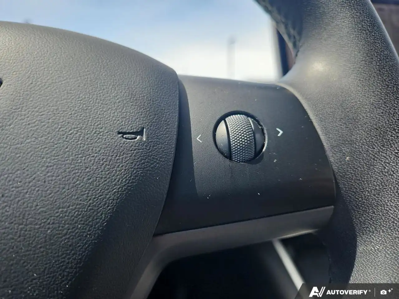 Tesla Model Y снимка Tesla Model Y