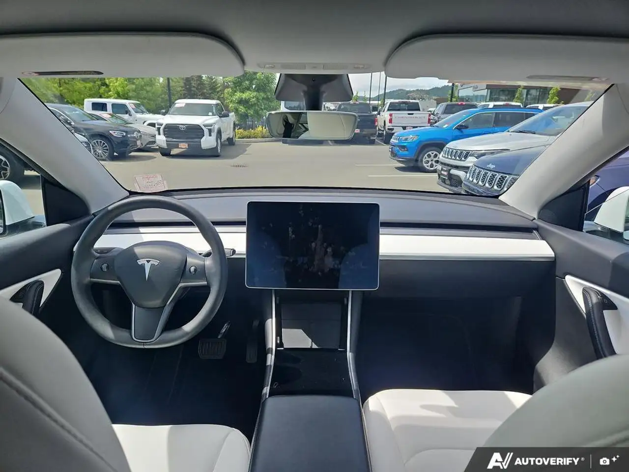 Tesla Model Y снимка Tesla Model Y