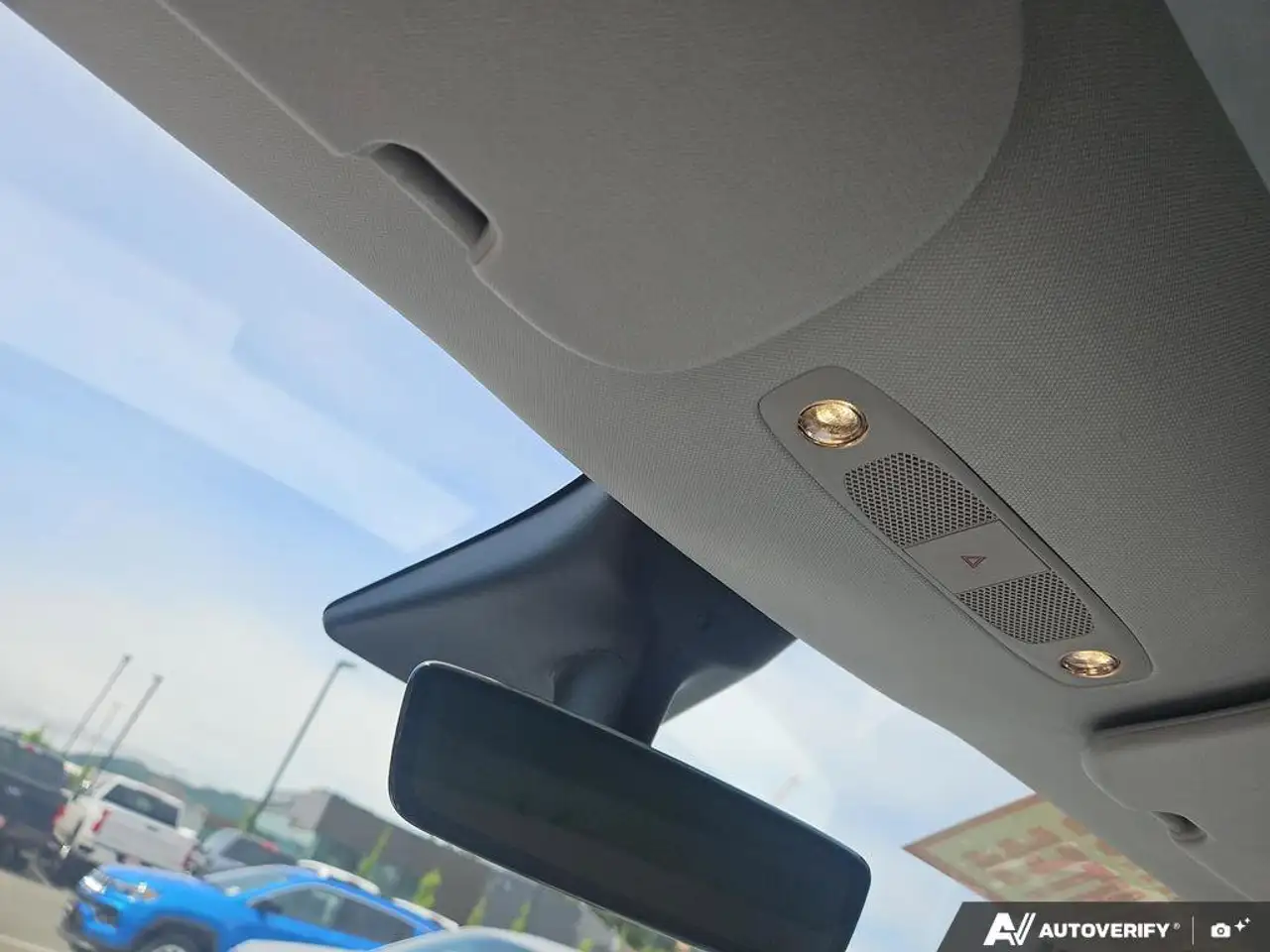 Tesla Model Y снимка Tesla Model Y
