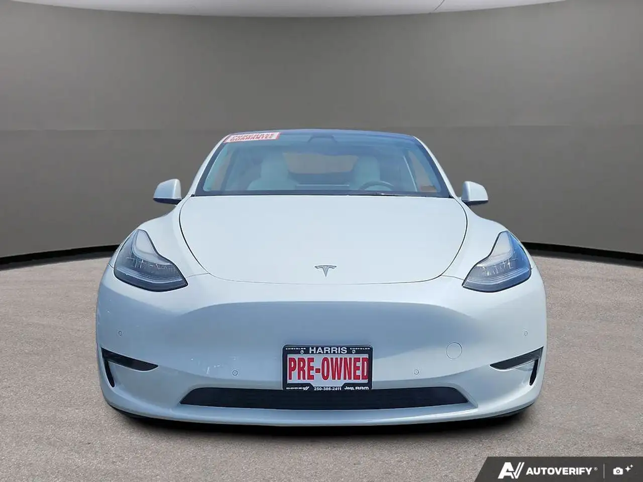 Tesla Model Y снимка Tesla Model Y