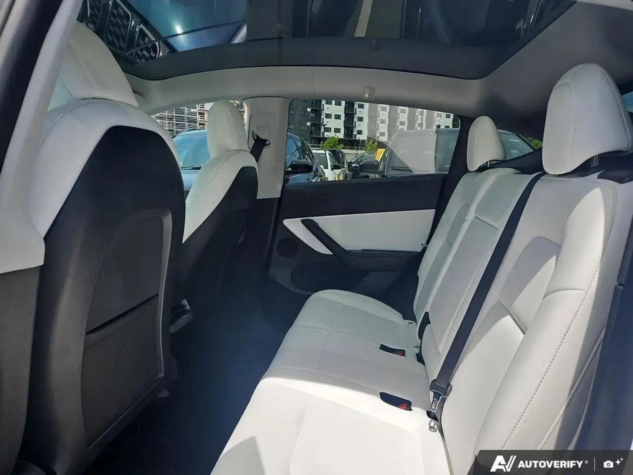 Tesla Model Y снимка Tesla Model Y