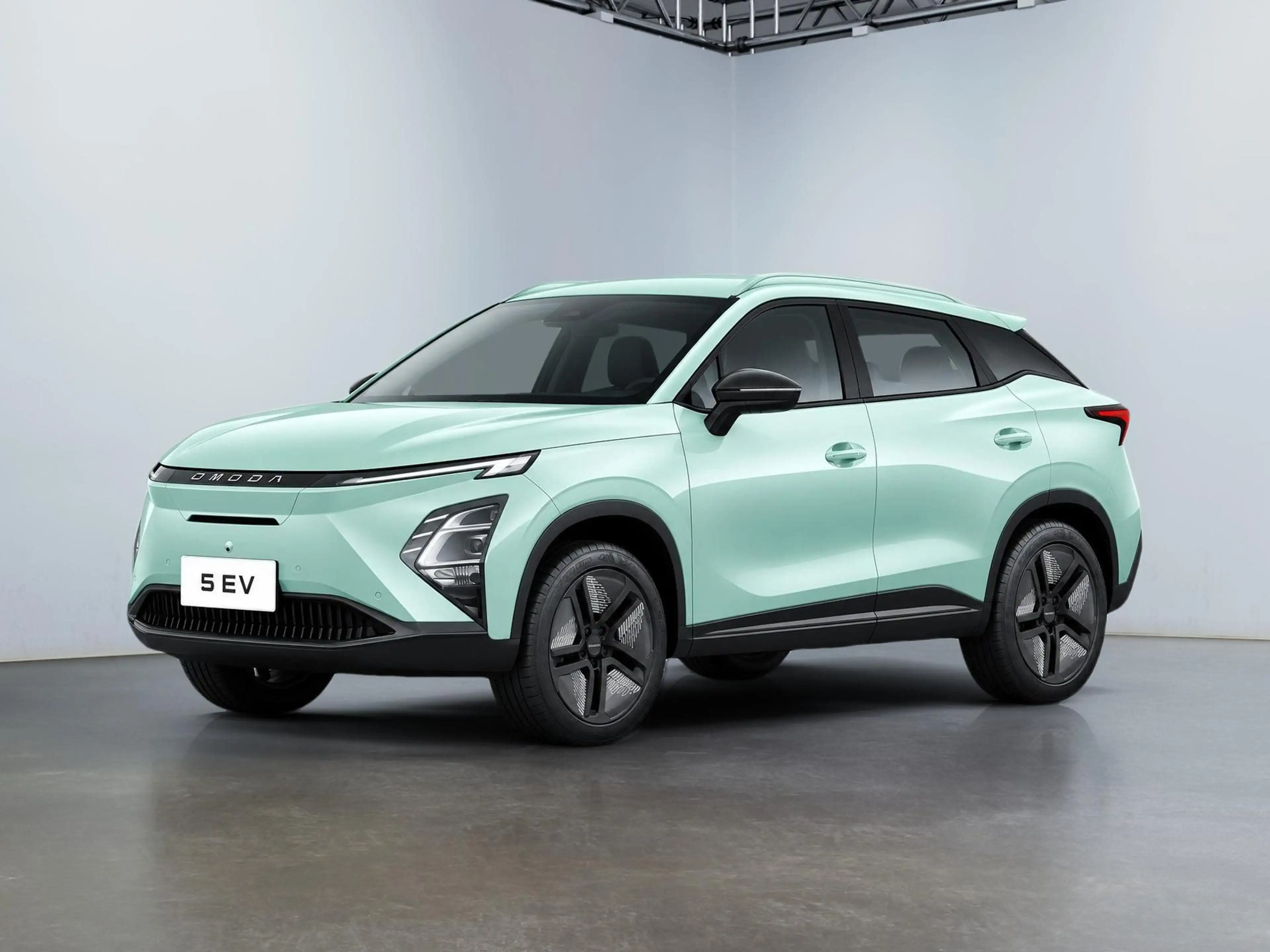 Omoda 5 5 EV Premium Automatic /Elektro-Antrieb/Metallic/Pano-Dach/ALU18/Leder/Wärmepumpe — photo 2